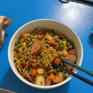 Hình ảnh mì trộn rau củ