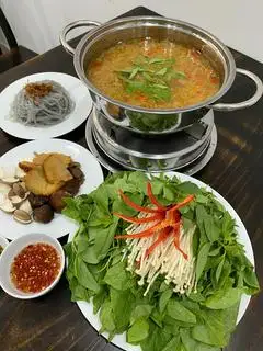Hình ảnh Lẩu Gà Lá É 