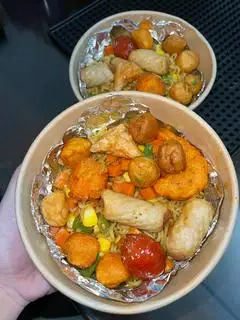Hình ảnh Mì trộn viên phô mai hải sản