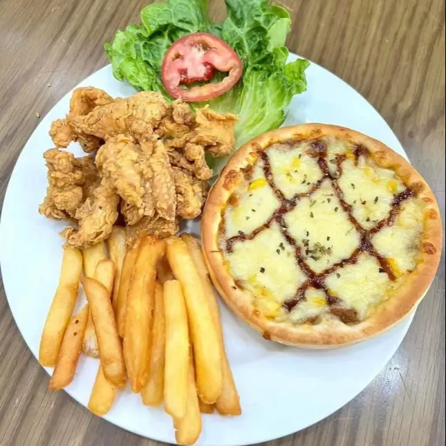 Box gà sốt sệt  +pizza tặng khoai tây chiên  - 205.000 ₫ tại Khô Gà Lá Chanh - Ăn Vặt Ngon - Trần Văn Đang