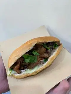 Hình ảnh Bánh Mì Pate Heo Nướng
