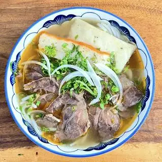 Bún bò nạm chả - 75.000 ₫ tại Bún Bò Huế Chị Tôi - Vạn Kiếp