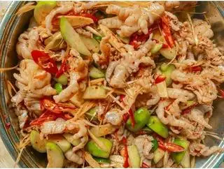 Hình ảnh Chân gà rút xương sốt Thái mix xoài  hũ vừa