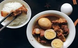 Cơm thịt kho trứng - 37.000 ₫ tại Cơm Tấm Dung - Nguyễn Thượng Hiền