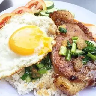 Cơm sườn ốp la - 65.000 ₫ tại Cơm Tấm Sườn Mỡ - Hòa Bình