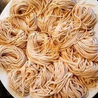 Hình ảnh Mì thêm - sợi mì tươi