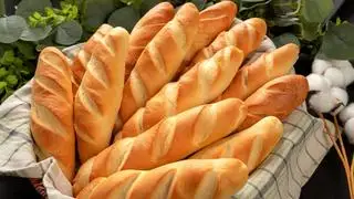Bánh Mì Dài (1 Ổ) - 10.000 ₫ tại Bánh Mì Đại Phát 4 - Huỳnh Tấn Phát