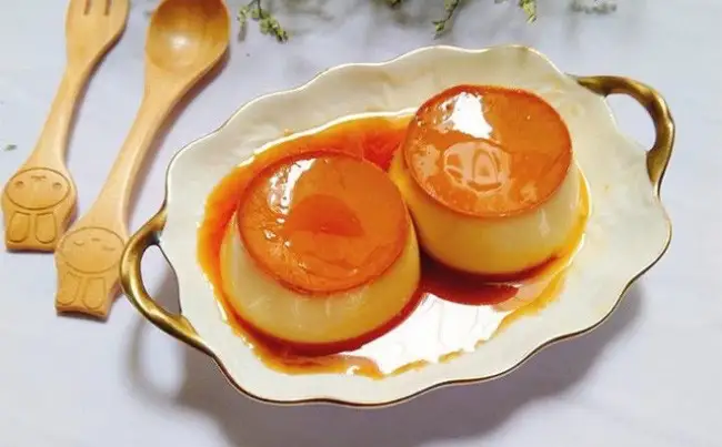 Bánh Flan Truyền Thống - 13.000 ₫ tại Chè Bưởi & Tàu Hũ Quỳnh Linh Food - Hiệp Bình