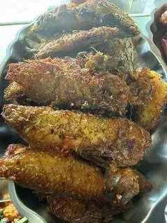 Hình ảnh Cơm cá mó chiên sả