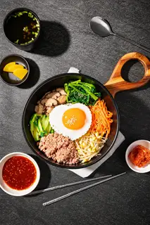 Hình ảnh Cơm trộn cá ngừ