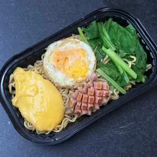 Hình ảnh Mì trộn xốt Phô mai