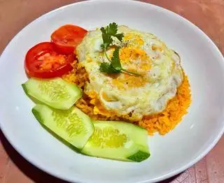 Hình ảnh cơm chiên tỏi  + canh rong biển