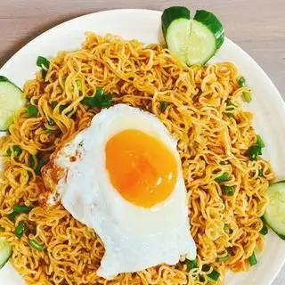 Hình ảnh mỳ trộn them trứng 