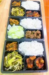 Hình ảnh cơm trắng 3 món mặn rau củ canh 