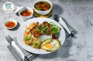Hình ảnh Cơm tấm sườn trứng ốp la