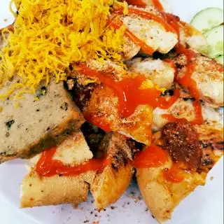 Hình ảnh Bánh mì muối ớt chả chiên 