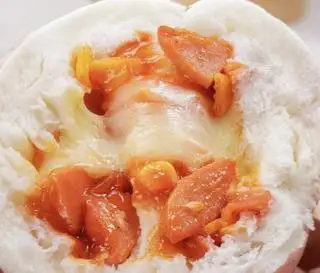 Hình ảnh Bánh bao xúc xích phô mai