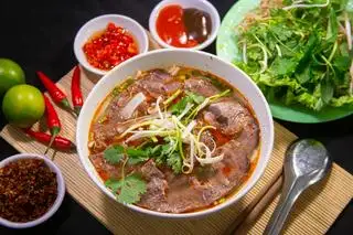 Bún bò nạm - 40.000 ₫ tại Bún Bò Huế O Châu - Lê Trọng Tấn