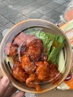 Hình ảnh Cơm Gà Sốt Chua Ngọt
