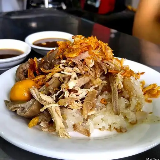 Xôi thịt gà - 50.000 ₫ tại Phở Gà Sơn Nga - Nguyễn Đình Chiểu