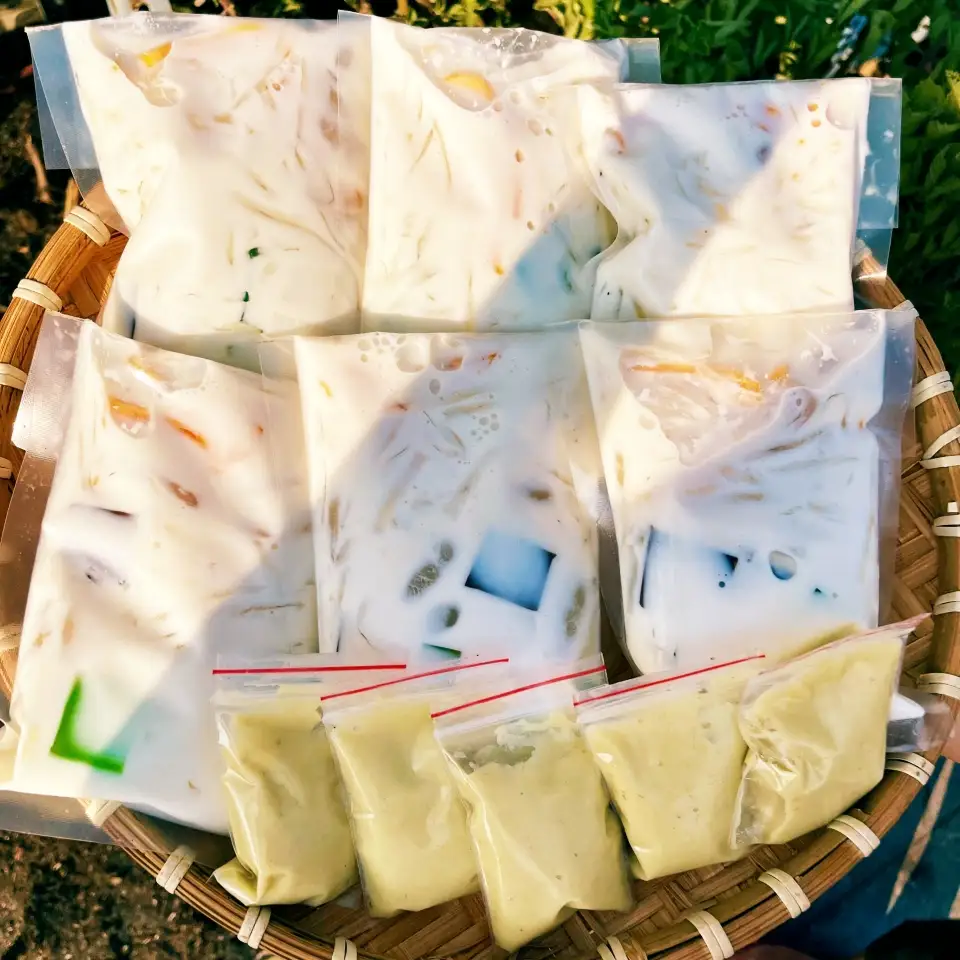 Chè Thái sầu riêng (bịch to)  - 40.000 ₫ tại Ăn Vặt Rio - Lê Thị Riêng