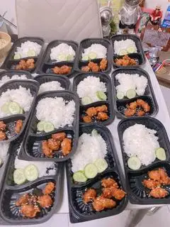 Hình ảnh cơm gà viên sốt Hàn quốc
