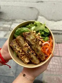 Hình ảnh Bún trộn nem rán