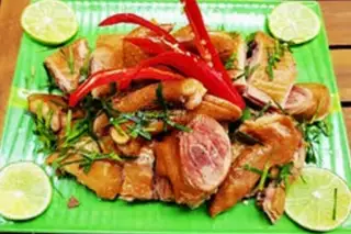 Hình ảnh Gà ta hun khói ủ muối hoa tiêu (bỏ chân, đầu) - 1 con