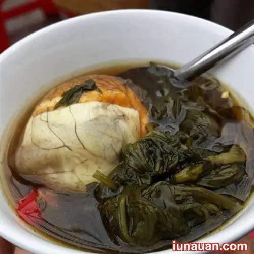 Hình ảnh Trứng vịt lộn hầm ngải cứu