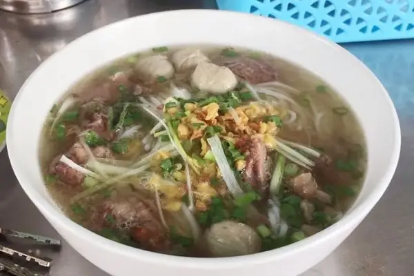 Bún tái, bò viên - 55.000 ₫ tại Bún Bò Huế Chính Gốc Hương Xưa - Phan Huy Thực