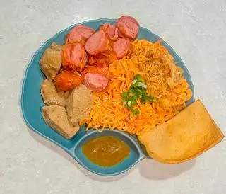 Hình ảnh MÌ TRỘN TRỨNG LÒNG ĐÀO BÒ VIÊN XÚC XÍCH