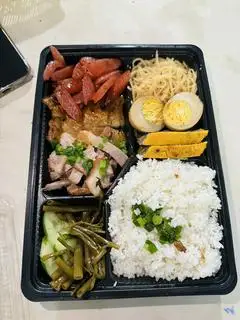Cơm Tấm Long Xuyên Luxury ( Thịt Sợi - Sườn - Bì - Trứng Kho - Chả Hấp - Lạp Xưởng  ) - 135.000 ₫ tại Cơm Tấm Mẹ Nấu - Trần Hưng Đạo