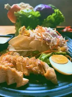 SALAD ỨC GÀ ÁP CHẢO - PAN FRIEDCHICKEN BREAST SALAD  - 64.900 ₫ tại Kimbap City - Món Ăn Hàn Quốc - Cách Mạng Tháng Tám