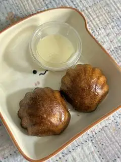 Hình ảnh 2 Bánh Butter Tteok Truyền Thống Kèm Sữa Đặc