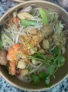 Bún Gạo Xào Hải Sản Tóp Mỡ - 53.000 ₫ tại Mì Xào Cơm Chiên Bánh Mì Cá Viên Tân Ký – Nguyễn Lâm