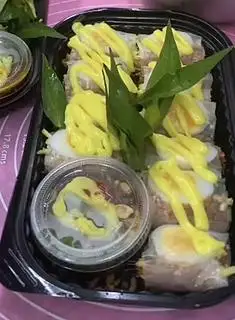 Hình ảnh bánh tráng cuốn bơ béo chấm sốt me