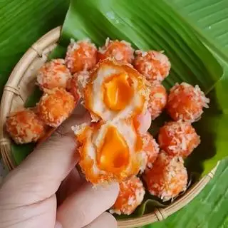 1 viên hải sản sốt phô mai màu cam  - 4.500 ₫ tại Chloe Food - Lạp Xưởng Nướng Đá - Vĩnh Viễn