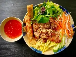 Bún thịt nem nướng chả giò đặc biệt (bestseller) - 60.000 ₫ tại Má Phượng - Nem Nướng & Bún Thịt Nướng - Nguyễn Văn Khối