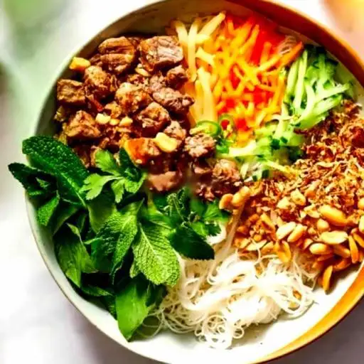 Hình ảnh Bún trộn thịt nướng thơm lừng