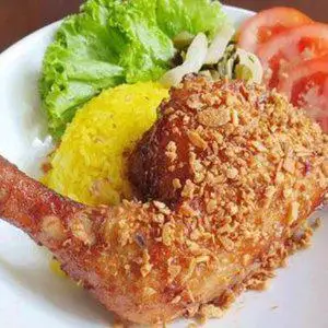 Hình ảnh Cơm gà chiên Sốt Trung Hoa