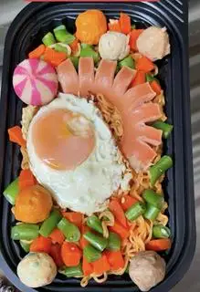 Hình ảnh Mì Trộn Xúc Xích + Trà Quất 
