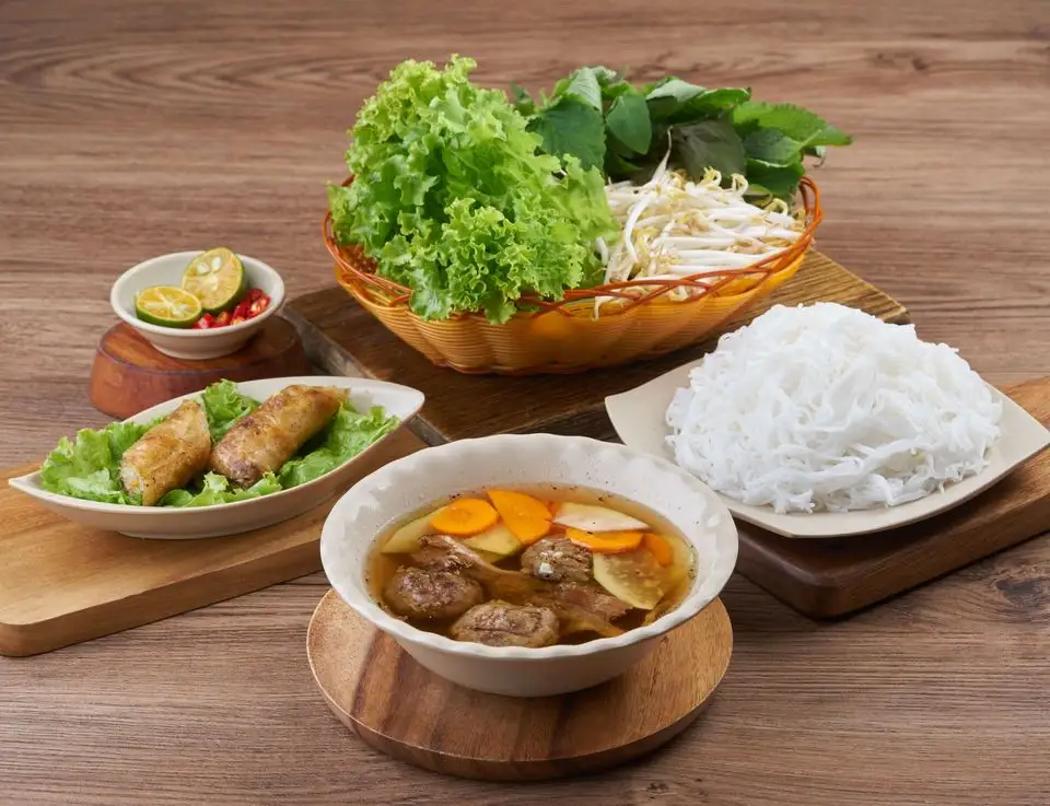 Bún Chả Hà Nội đặc biệt - nem rán - 68.000 ₫ tại Bún Chả Hà Nội 1982 - Cô Giang