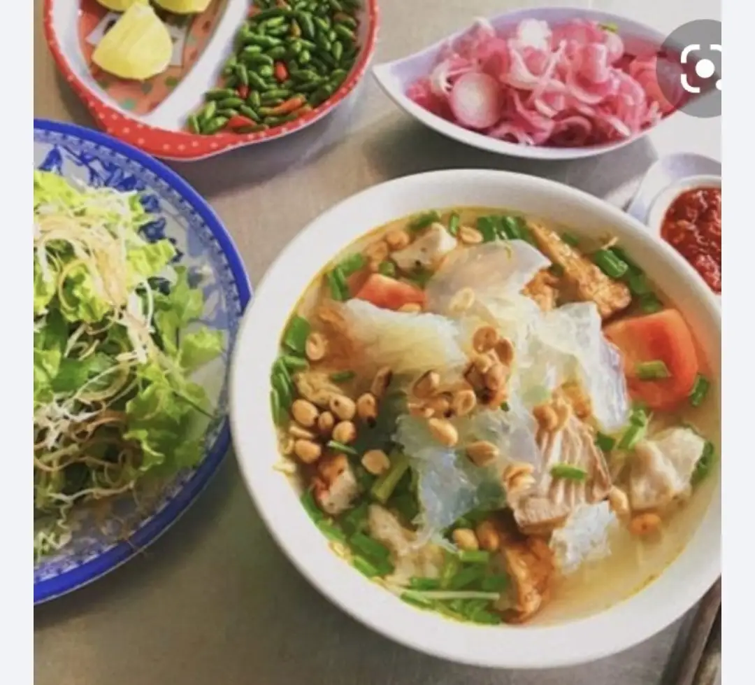 Hình ảnh BÚN SỨA +CHẢ CÁ