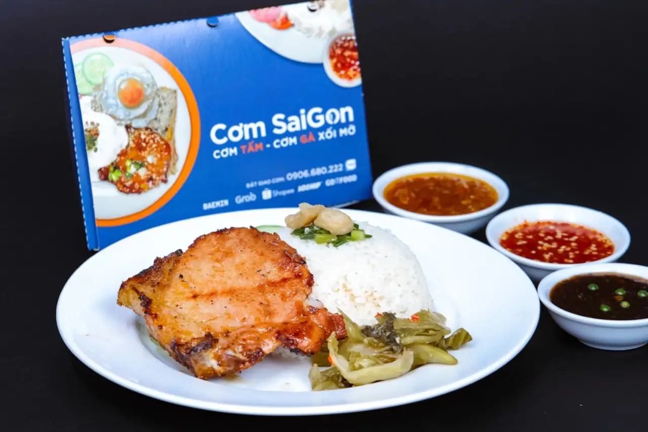 Cơm sườn xốt tiêu xanh - 55.000 ₫ tại Cơm Sài Gòn - Cơm Tấm Sườn Bì Chả - Thích Quảng Đức