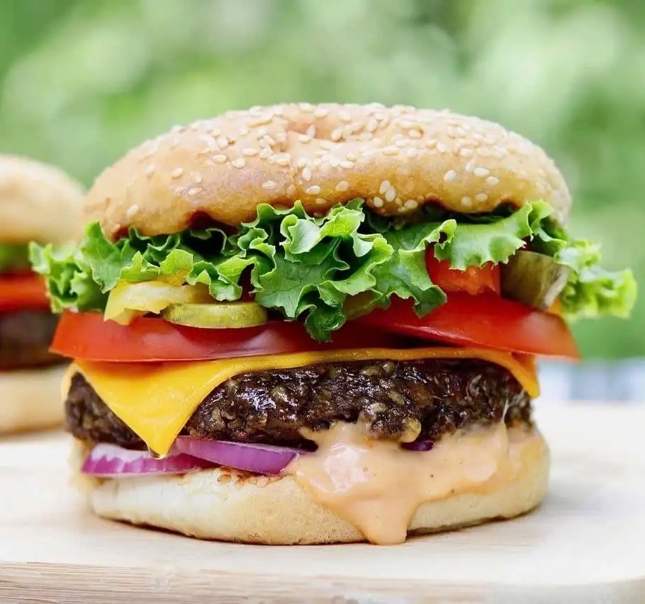 Vegan Beef Buger (Burger Bò Thuần Chay) - 85.000 ₫ tại GBomb Cuisine Vegan - Thuần Chay - Nguyễn Hữu Cảnh
