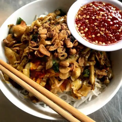 Bún Ốc Xào - 45.000 ₫ tại Gỏi Cuốn Và Bánh Mì Hấp 85 - Âu Dương Lân