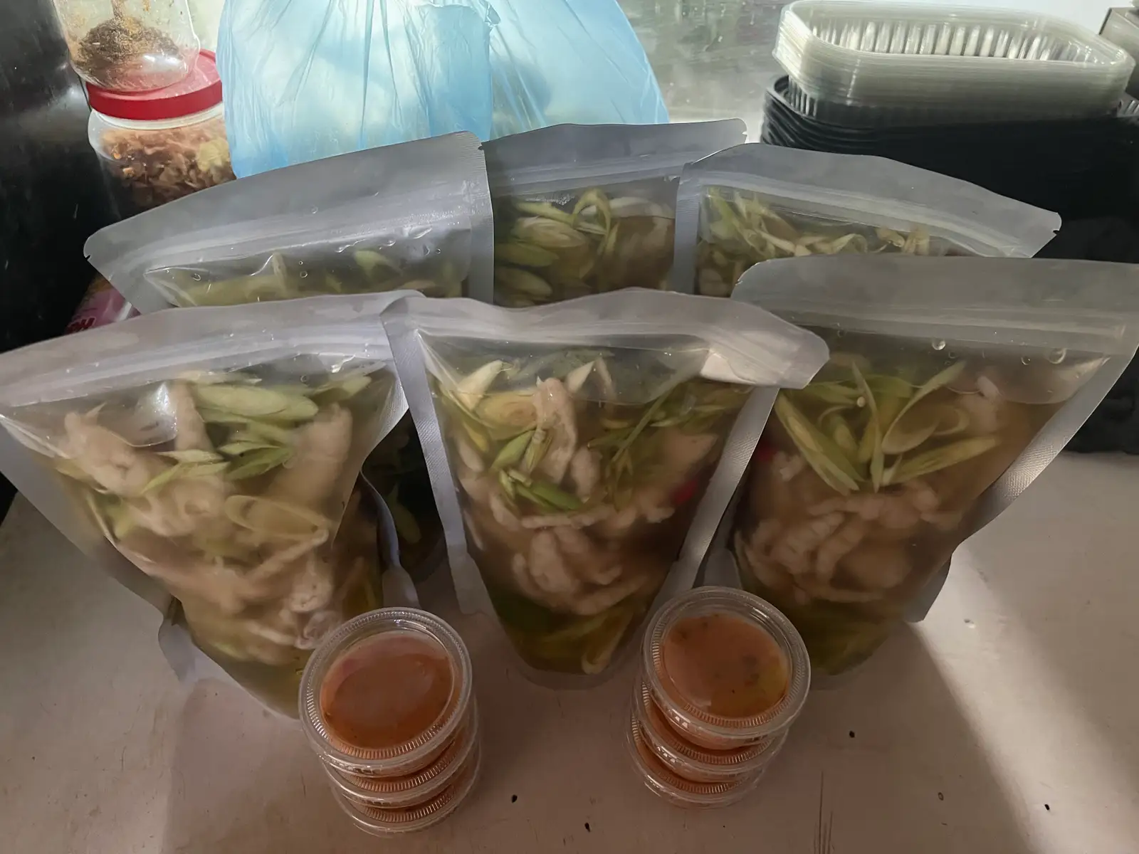 Hình ảnh Chân gà rút xương ngâm sả tắc 7-8 chân