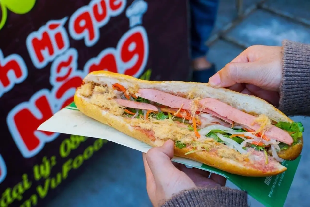 Bánh Mì Que Xúc Xích - 22.000 ₫ tại Bánh Mì Que Đà Nẵng & Burger - Xóm Chiếu    