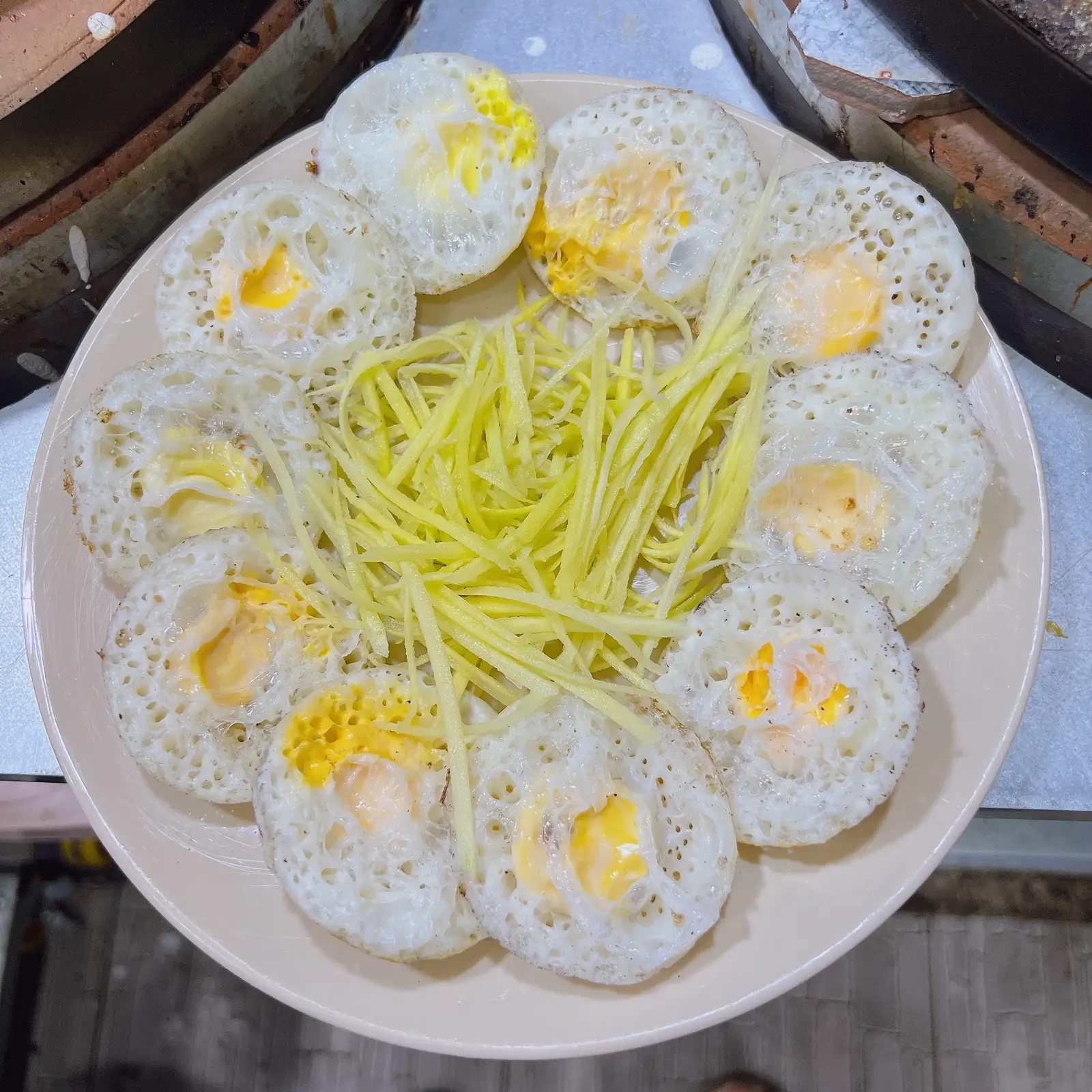 Bánh Căn Trứng Cút Chín (phần 10 cái) - 46.000 ₫ tại Nhà Tròn - Bánh Căn & Xíu Mại Chén Đà Lạt - Đường Số 79