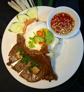 Hình ảnh Cơm Tấm Sườn Trứng